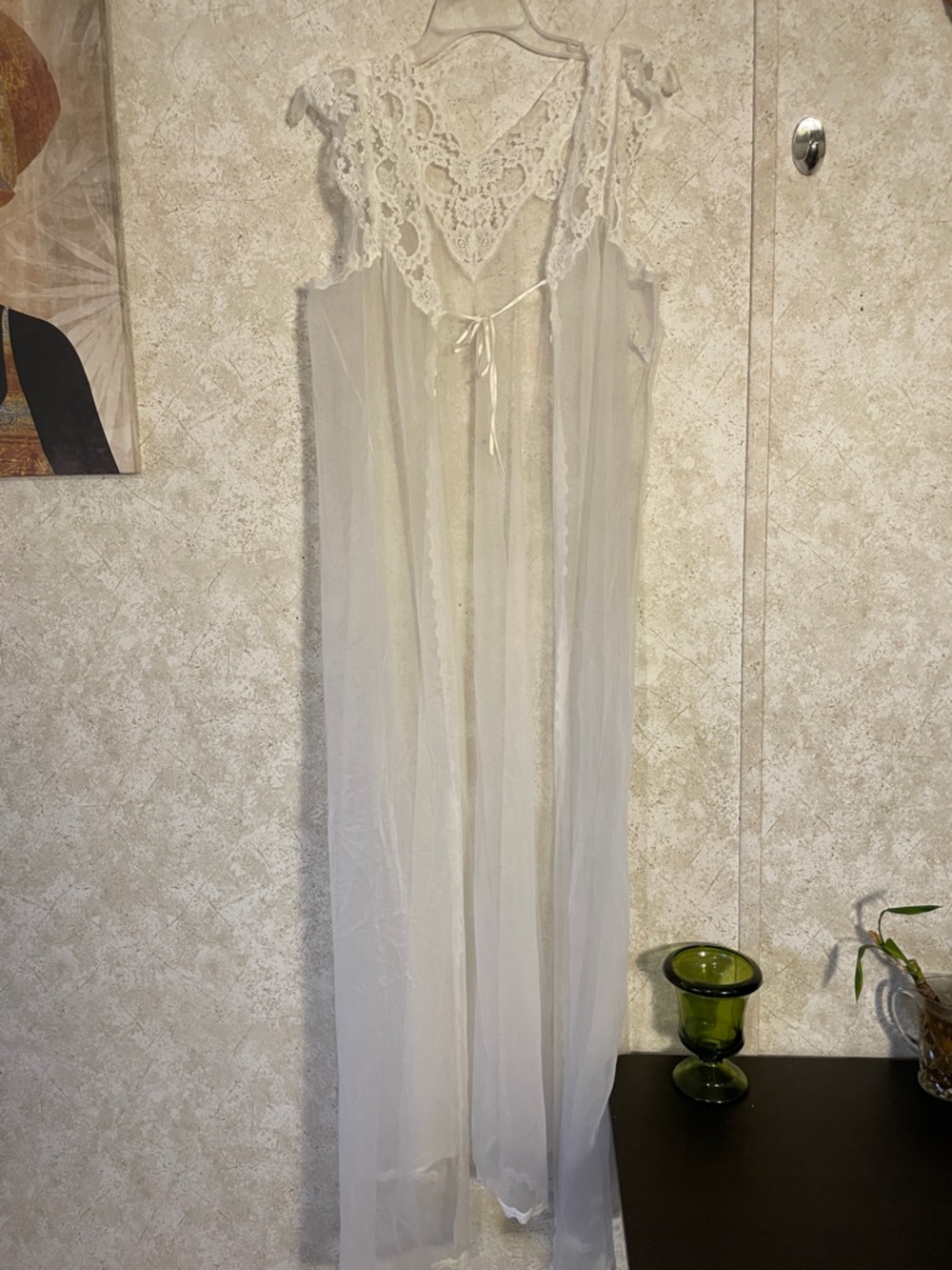 Vanity Fair White Lace-Trim Long Sheer Open Front Robe Size Small